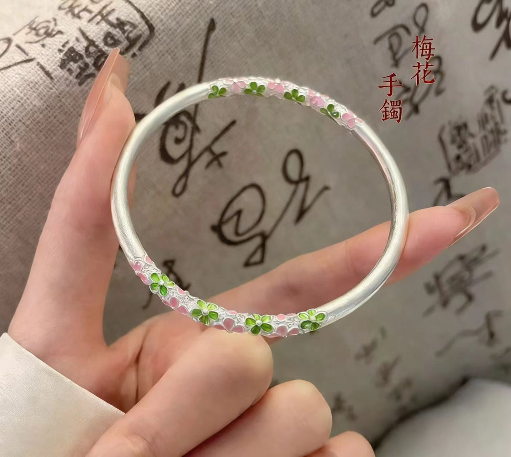 珐琅梅花闭口手镯颜色靓丽精致百搭款
