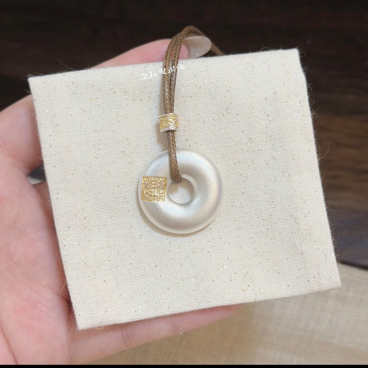 New Chinese Style Gold-Detailed Peace & Joy Pendant with Winding Grass Pattern, Minimalist Luxury National Style Jewelry